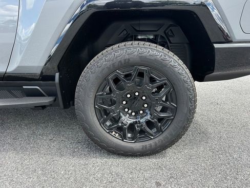New 2026 GMC Hummer EV 4x4 Crew Cab w/ LPO, Sport Package image 37