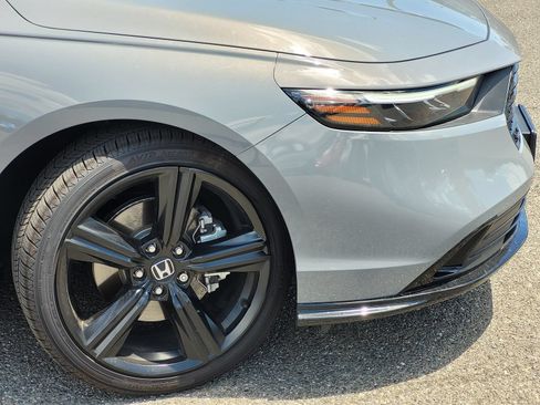 Used 2025 Honda Accord Sport image 3