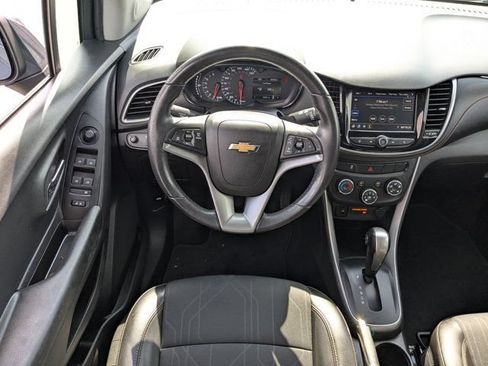 Used 2022 Chevrolet Trax LT w/ LT Convenience Package AWD/4WD image 14