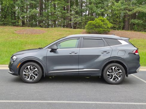Used 2023 Kia Sportage EX AWD/4WD image 2
