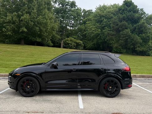 Used 2014 Porsche Cayenne GTS AWD/4WD image 9
