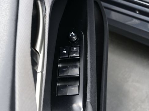 Used 2025 Toyota Camry SE AWD/4WD image 10