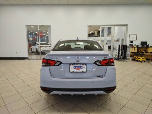 New 2025 Nissan Versa SR w/ Trunk Package image 4