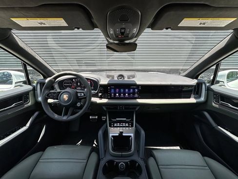 Certified 2026 Porsche Cayenne GTS AWD/4WD image 6