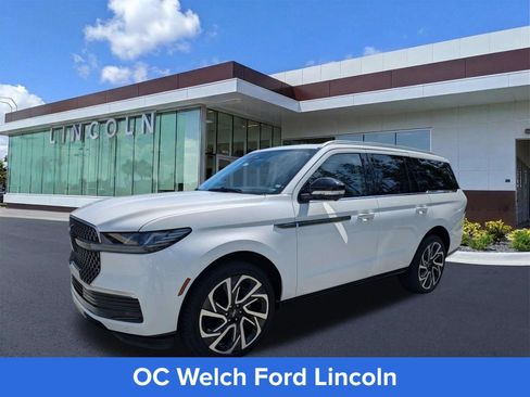 Certified 2026 Lincoln Navigator Reserve AWD/4WD image 5