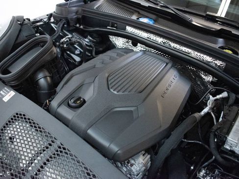 New 2026 Porsche Macan image 18