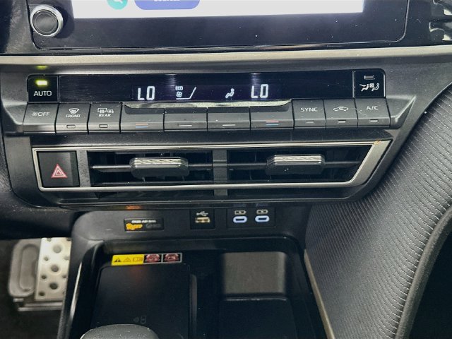 Used 2025 Toyota Camry SE FWD image 14