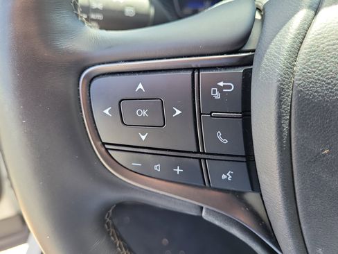 Used 2020 Lexus UX 200 w/ Premium Package FWD image 18