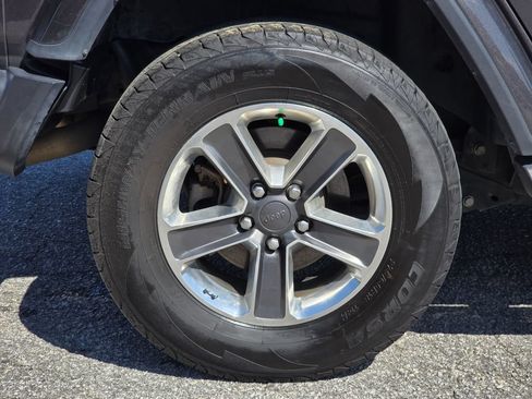 Used 2022 Jeep Wrangler Unlimited Sahara AWD/4WD image 12