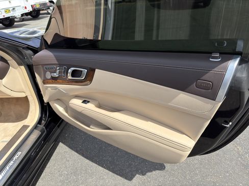 Used 2013 Mercedes-Benz SL 63 AMG image 11