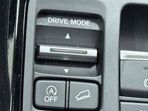 Certified 2025 Honda Pilot Sport image 21