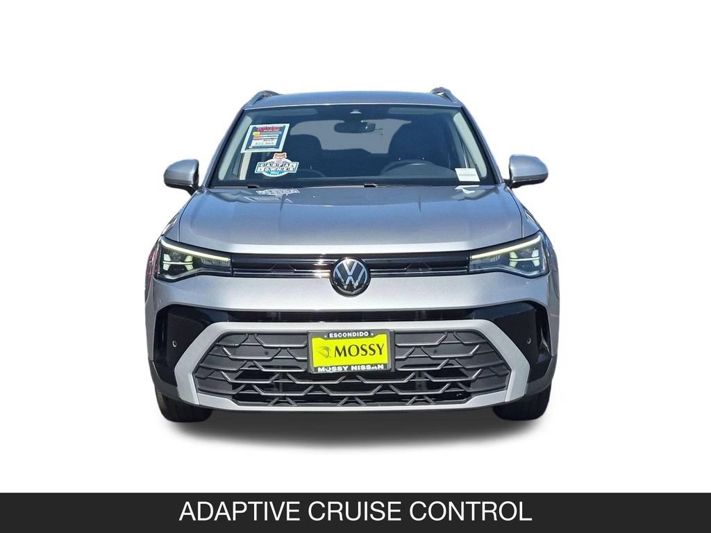 Used 2025 Volkswagen Taos SE FWD image 4