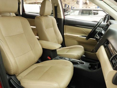 Used 2016 Mitsubishi Outlander GT AWD/4WD image 23