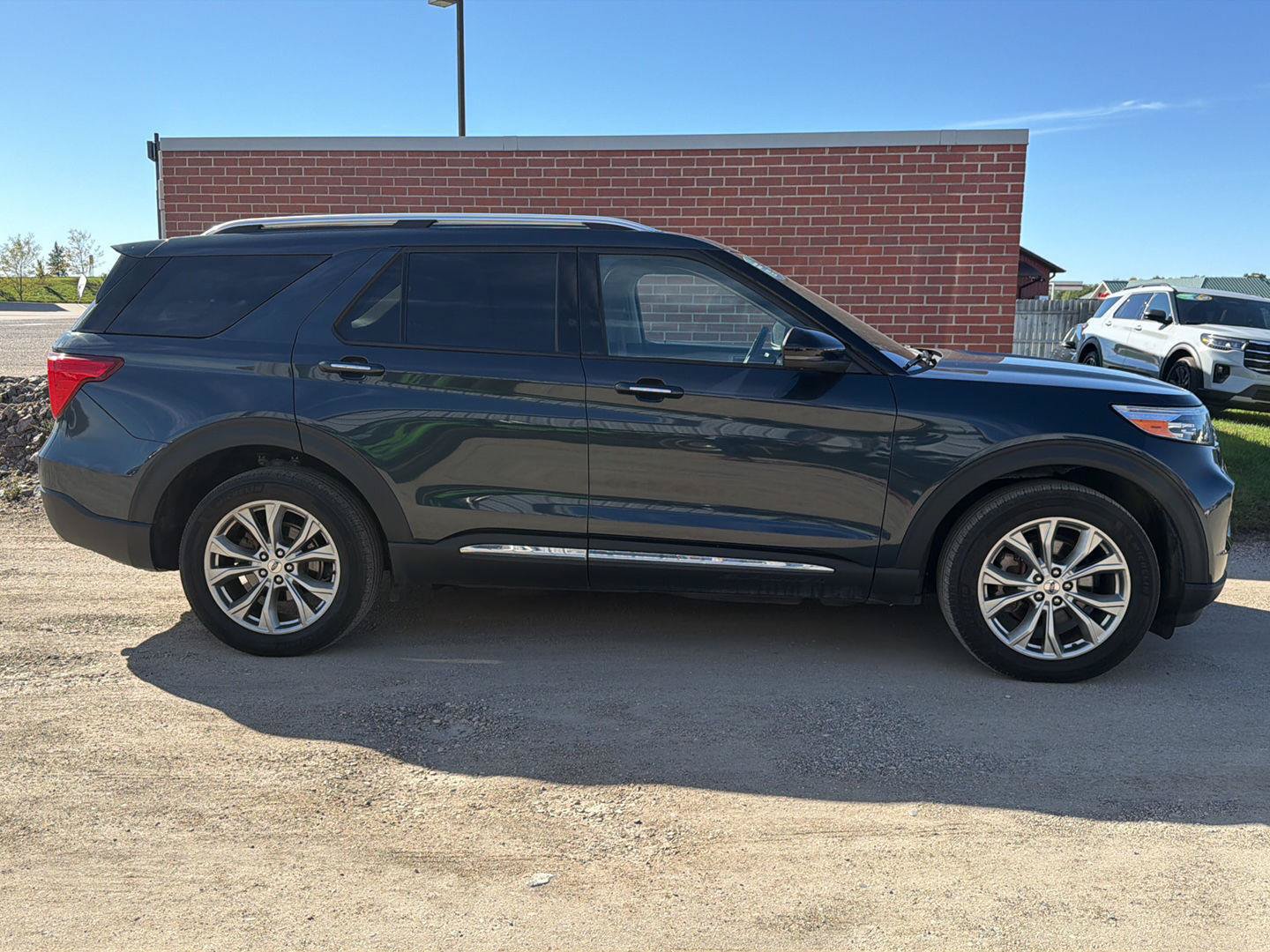 Used 2023 Ford Explorer Limited w/ Limited Technology Package AWD/4WD image 4
