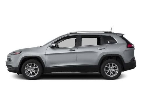 Used 2017 Jeep Cherokee Latitude w/ Comfort & Sound Group FWD image 6