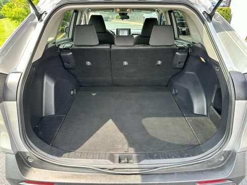 Used 2021 Toyota RAV4 XLE AWD/4WD image 6