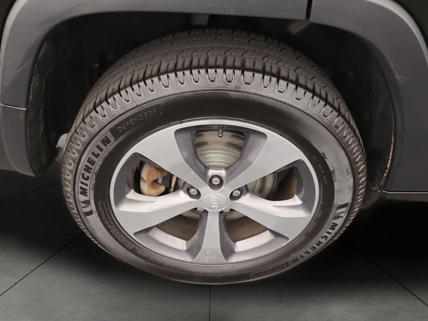 Used 2019 Jeep Cherokee Limited AWD/4WD image 10