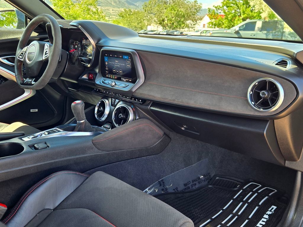 Used 2020 Chevrolet Camaro ZL1 RWD image 7