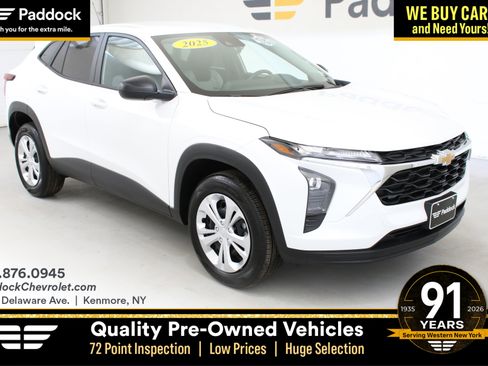 Used 2025 Chevrolet Trax LS FWD image 1