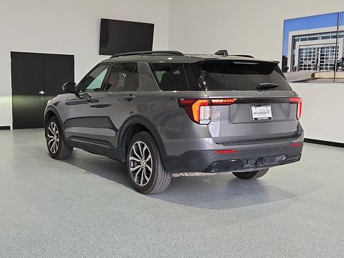 Used 2025 Ford Explorer ST-Line AWD/4WD image 6