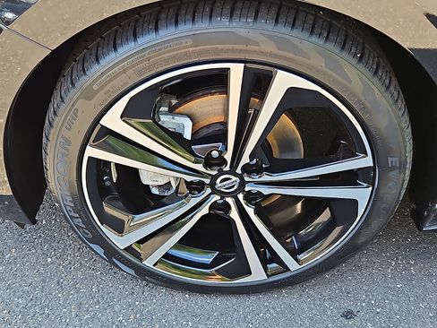 Certified 2023 Nissan Sentra SR w/ SR Premium Package FWD image 8