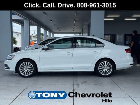 Used 2016 Volkswagen Jetta SEL w/ Lighting Package FWD image 2