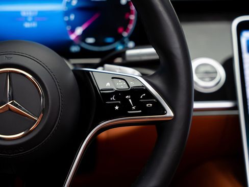 Used 2023 Mercedes-Benz S 580 4MATIC Sedan w/ 3D Technology Package image 46