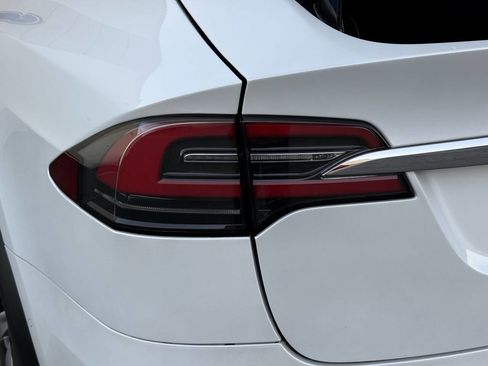 Used 2020 Tesla Model X Long Range image 36