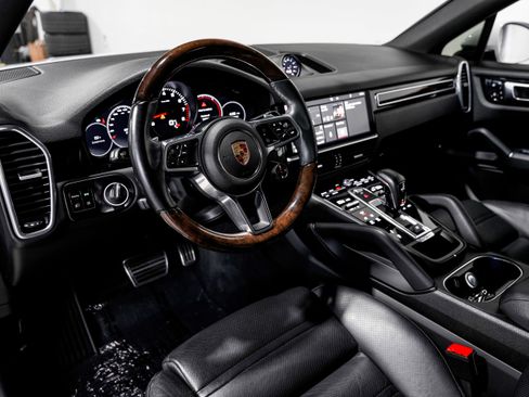 Used 2020 Porsche Cayenne S image 18