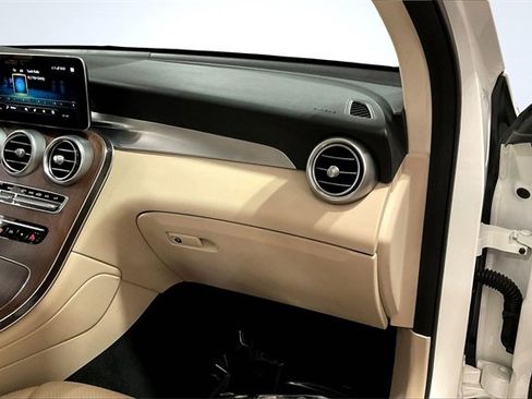 Used 2021 Mercedes-Benz GLC 300 4MATIC image 17