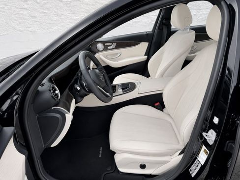 Used 2023 Mercedes-Benz E 350 4MATIC Sedan image 2