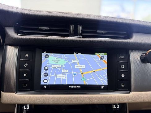Used 2016 Jaguar XF Premium RWD image 10