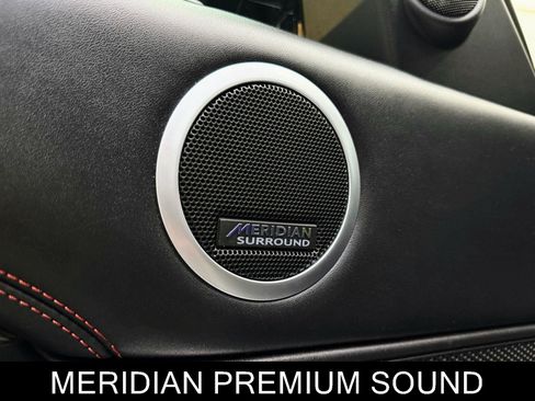 Used 2017 Land Rover Discovery HSE image 15