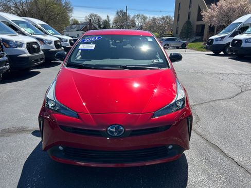 Used 2021 Toyota Prius FWD image 2
