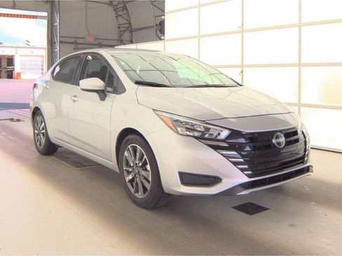 Used 2025 Nissan Versa SV FWD image 1