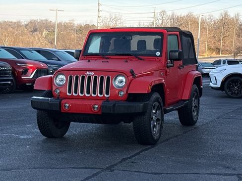 Used 2017 Jeep Wrangler Sahara w/ Connectivity Group image 12