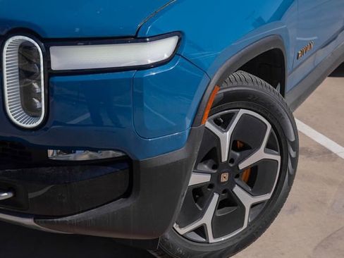 Used 2022 Rivian R1T Adventure image 3