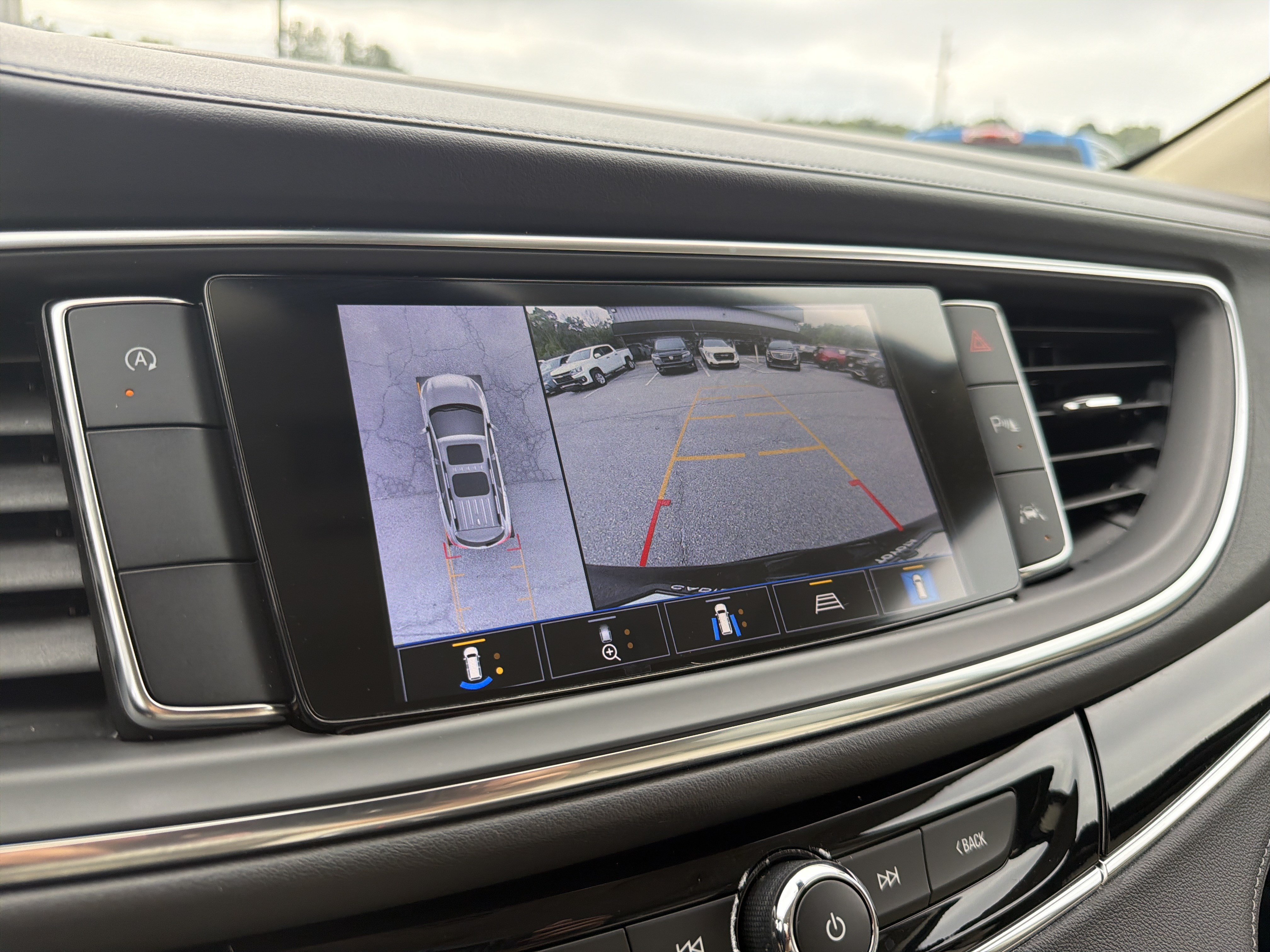 Used 2023 Buick Enclave Avenir FWD image 25