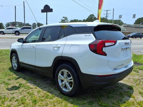 Used 2022 GMC Terrain SLE image 4