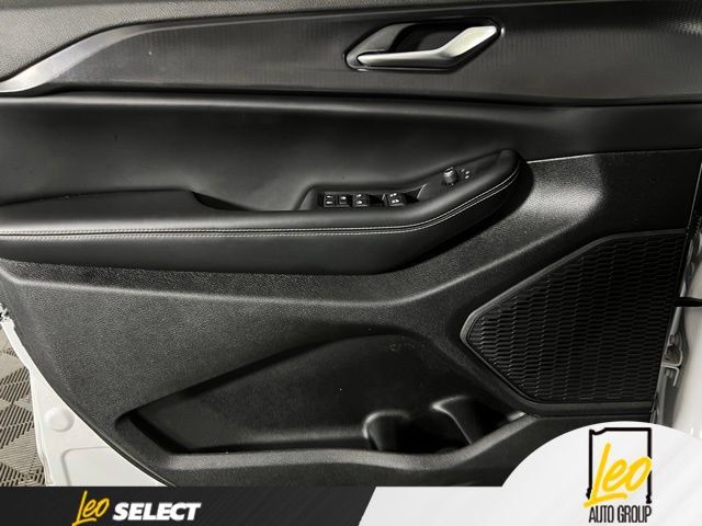 Used 2023 Jeep Grand Cherokee Altitude RWD image 17