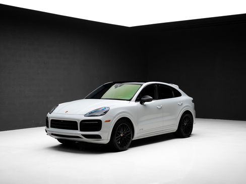 Used 2021 Porsche Cayenne GTS AWD/4WD image 4