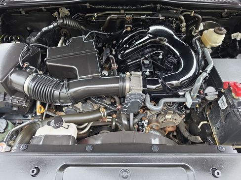 Used 2019 Toyota Tacoma SR5 AWD/4WD image 16