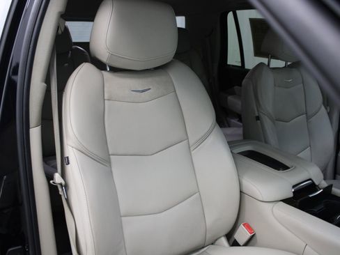 Used 2019 Cadillac Escalade Luxury image 39
