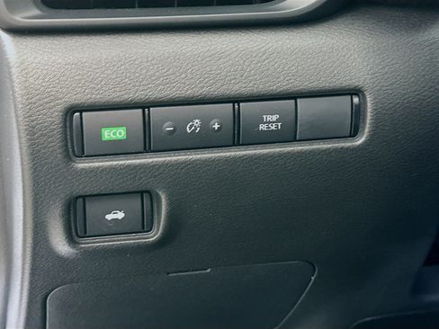 Used 2025 Nissan Sentra S image 16