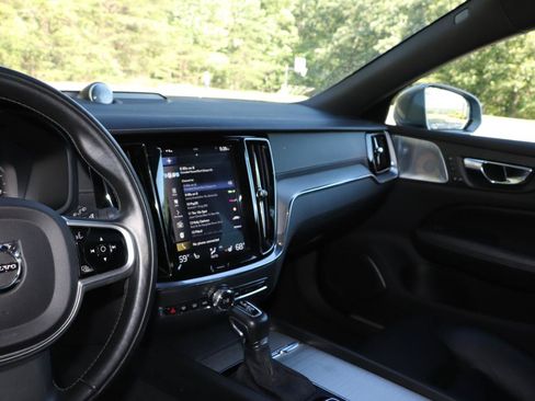 Used 2019 Volvo V60 T5 Cross Country AWD/4WD image 11