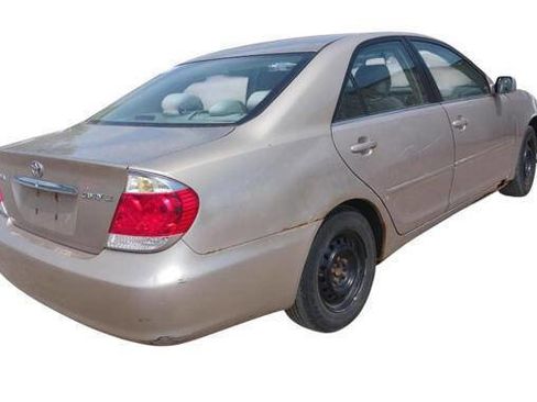 Used 2005 Toyota Camry LE FWD image 5