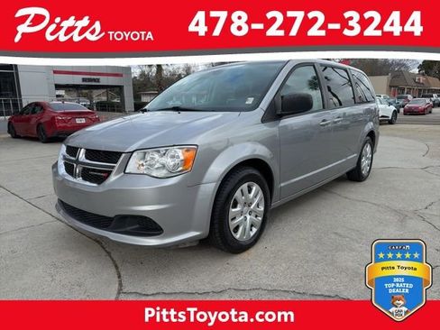Used 2018 Dodge Grand Caravan SE w/ UConnect Hands-Free Group image 1