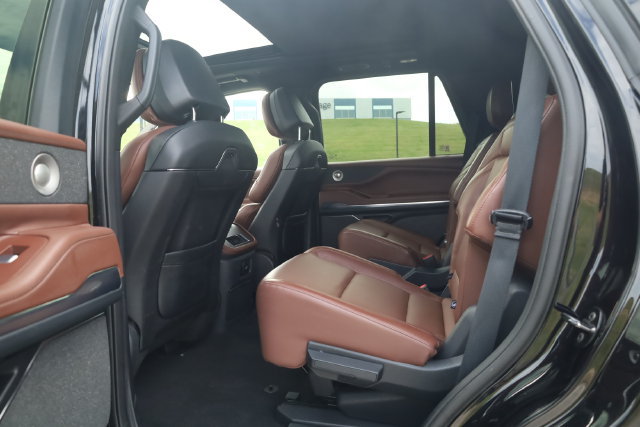 Used 2025 Lincoln Navigator Reserve AWD/4WD image 21