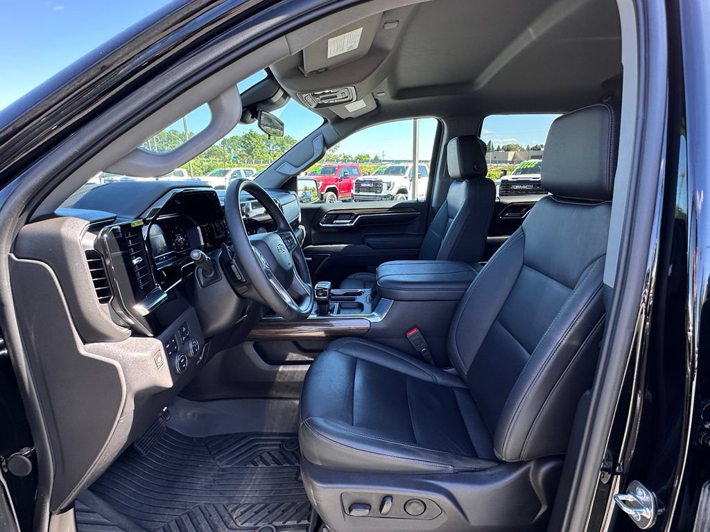 Used 2024 Chevrolet Silverado 1500 LT Trail Boss w/ Convenience Package II AWD/4WD image 19
