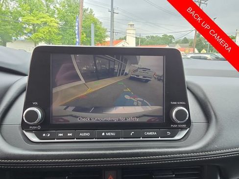 Used 2024 Nissan Rogue S AWD/4WD image 18